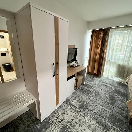 Hotel Brkic Airport - Free Parking 2*