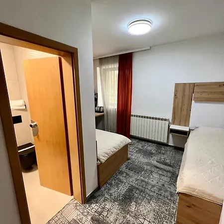 Brkic Airport - Free Parking Hotel 2*