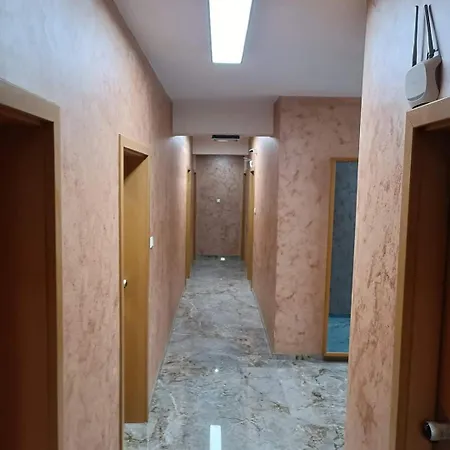 Brkic Airport - Free Parking Hotel 2*