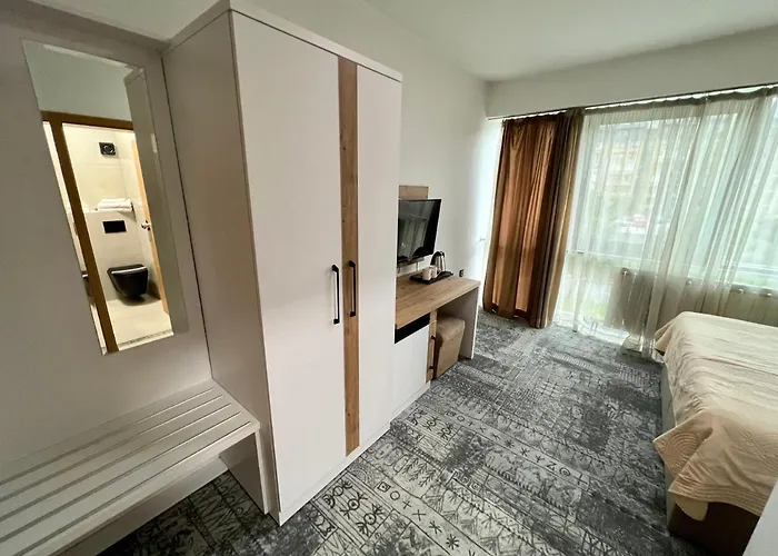 Hotel Brkic Airport - Free Parking 2*