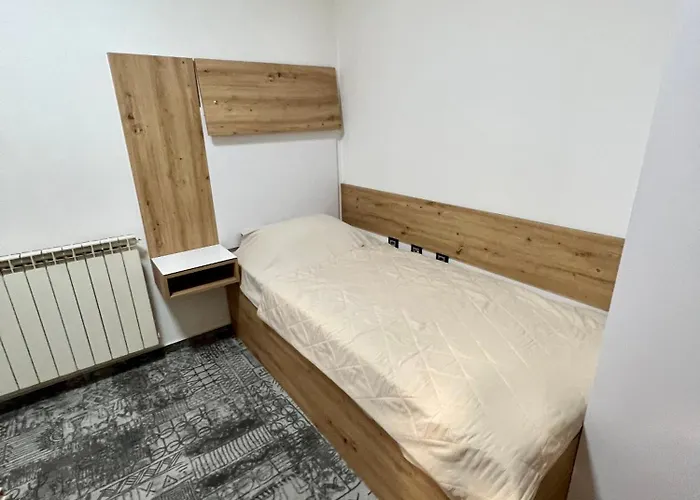 Hotel Brkic Airport - Free Parking 2*